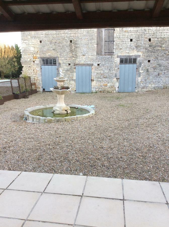 Bed and Breakfast Le Petit Bijou Saint-Fraigne Esterno foto