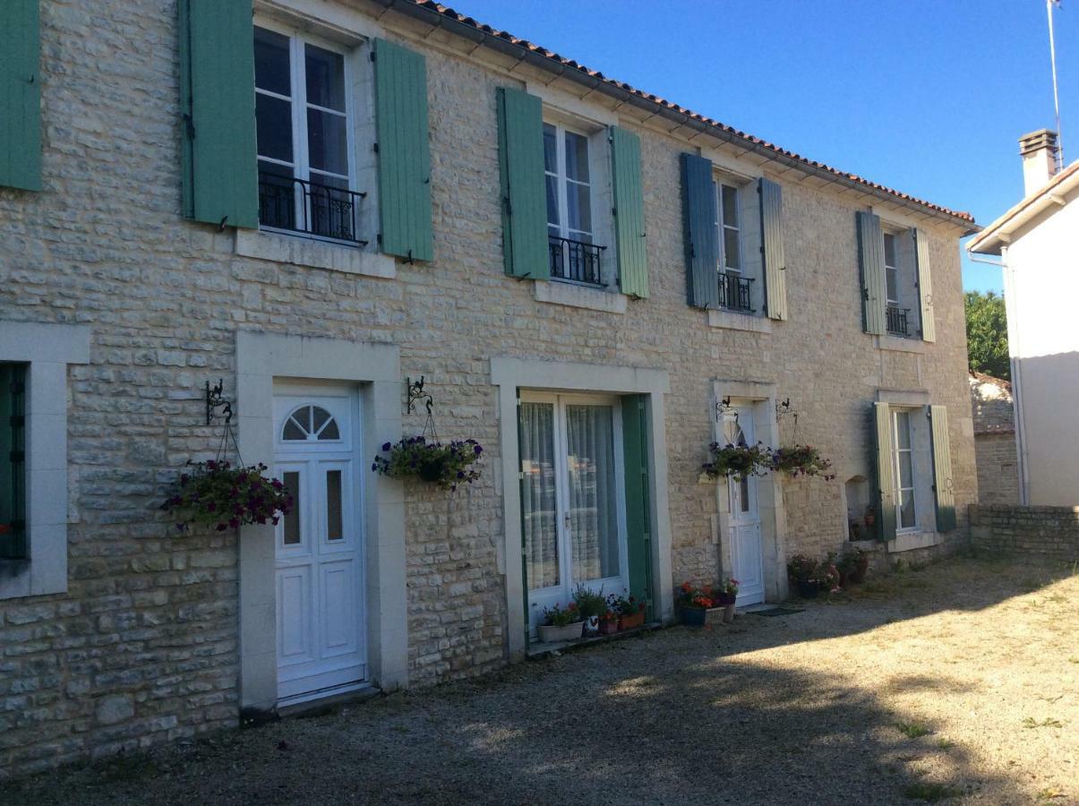 Bed and Breakfast Le Petit Bijou Saint-Fraigne Esterno foto
