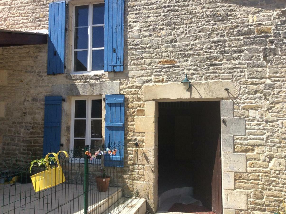 Bed and Breakfast Le Petit Bijou Saint-Fraigne Esterno foto
