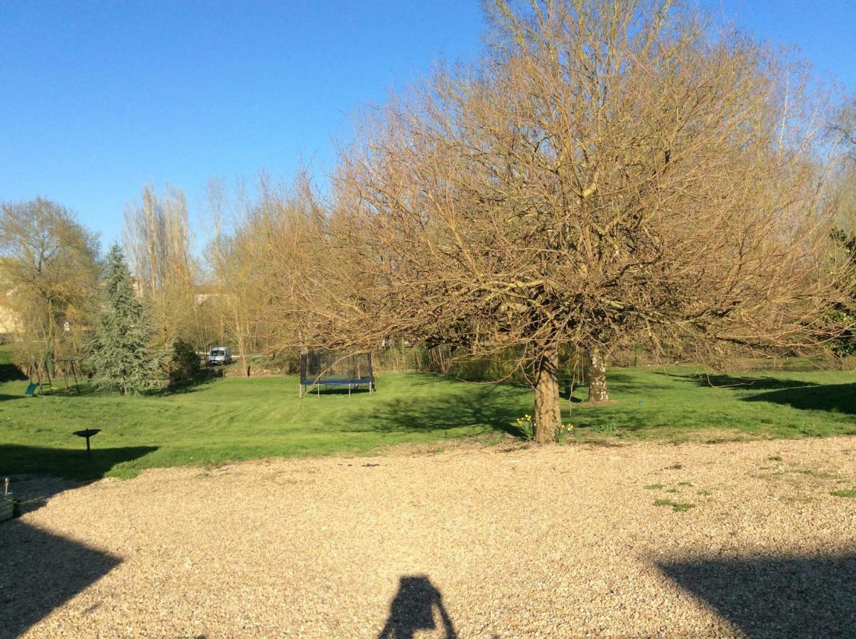 Bed and Breakfast Le Petit Bijou Saint-Fraigne Esterno foto