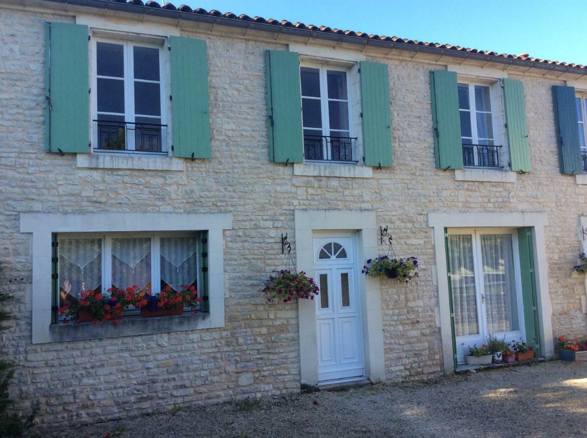 Bed and Breakfast Le Petit Bijou Saint-Fraigne Esterno foto