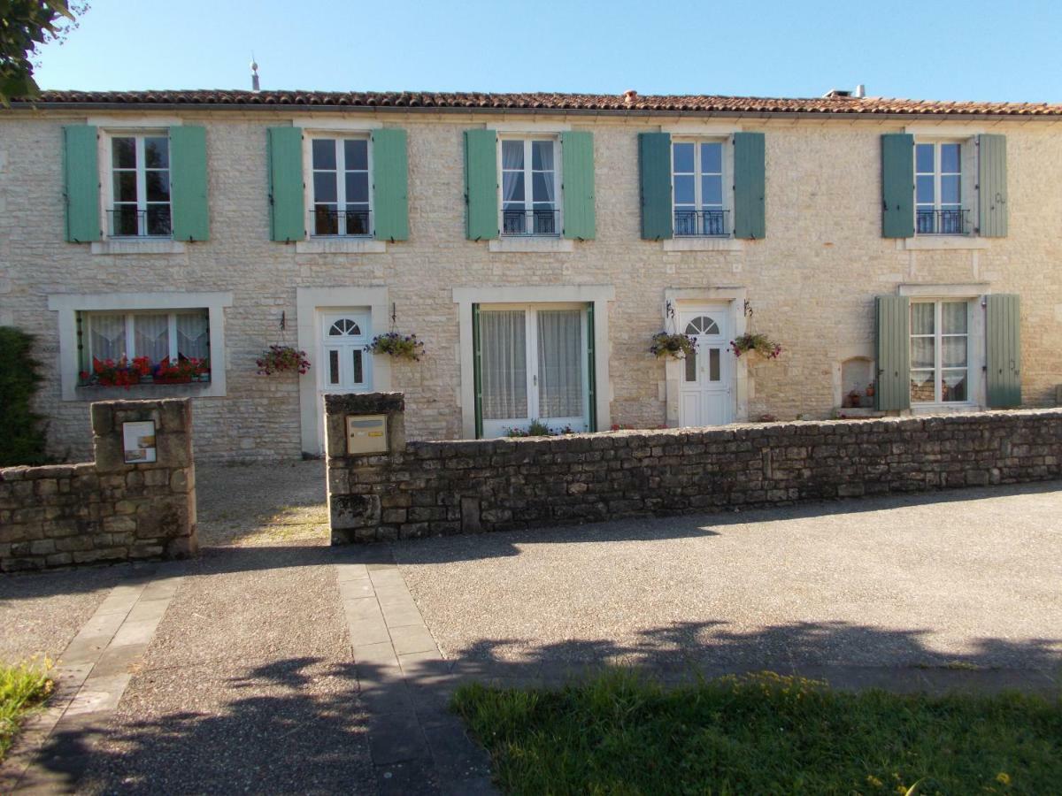 Bed and Breakfast Le Petit Bijou Saint-Fraigne Esterno foto